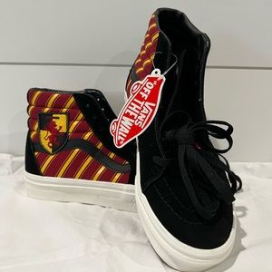 Vans Sk8-Hi Harry Potter Gryffindor sneakers! NWT M 7 / W 8.5